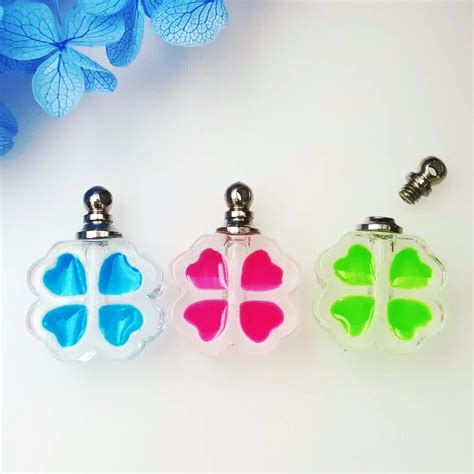 50pieces 1617mm Small Clover Luminous Glow In Dark Crystal Vial