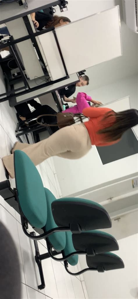 Big Ass Swallowing The Chair Spandex Leggings Yoga Pants Forum