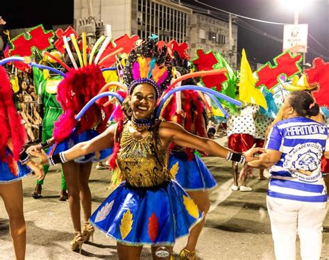 Acad Micos Do Dend Conquista O Acesso E Desfilar Na S Rie Prata Em