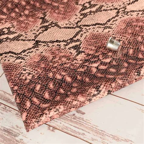 Tissu Faux Cuir Nude Motif Peau De Serpent Vendu Au Coupon