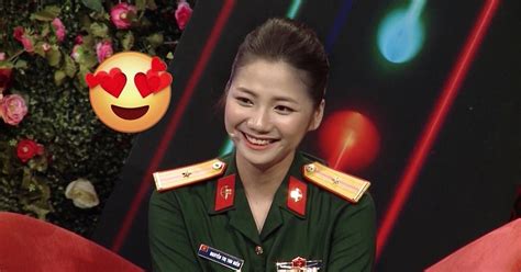 Hot girl quân y xinh đẹp ngượng ngùng khi trai lạ nắm tay trên truyền hình Báo Dân trí