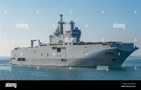 La Armada Francesa Mistral Clase De Buque De Asalto Anfibio Fs