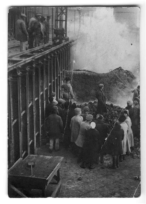 Koksokhimicheskiĭ zavod. Vydacha pervogo koksa. | Library of Congress