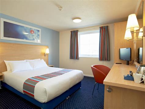 Getting to Travelodge Swansea Central Hotel by Bus or Train 9