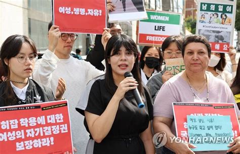 국회 올해의 인권상 히잡 반대시위 이란 여성 수상