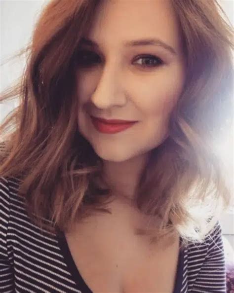 Hete Brunette Heeft Plek Voor Man SexcontactX Be