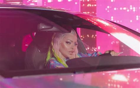 Musikvideo Katja Krasavice Feat Elif Highway