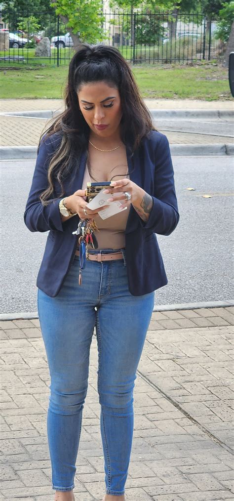 SEXY MAMI WITH TIGHT ASS Tight Jeans Forum