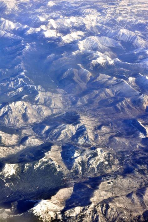 Congelado En El Planeta Tierra De Hielo Con Anillo Saturado Cerca Del
