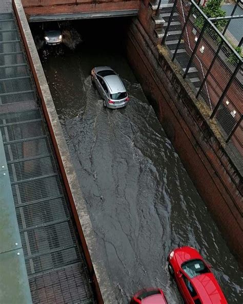 Una bomba dacqua sulla città Allagamenti alla scuola Agnoletti