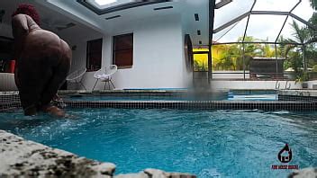 Outdoor Pool Fat Ass Shake XNXX