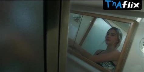 Sofia Hublitz Breasts Bikini Scene In Ozark Tnaflix