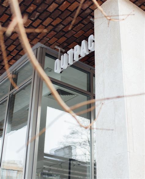 АУТПАК - Концептуальный магазин одежды и обуви