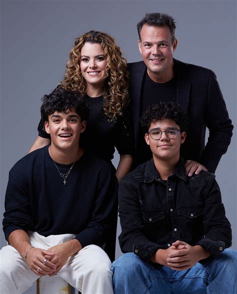 SOBRE ANA PAULA VALADÃO – Diante do Trono | Ana Paula Valadão Bessa