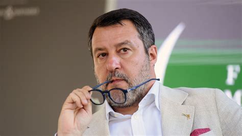 Stop Al Tratteniment Dei Migranti In Albania Salvini Una Sentenza