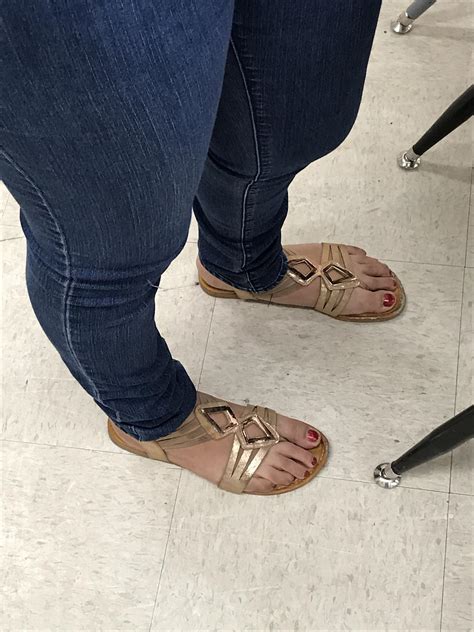 More Candid Latina Toes Scrolller