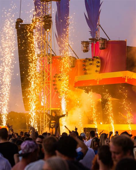 Pussy Lounge Backbone International