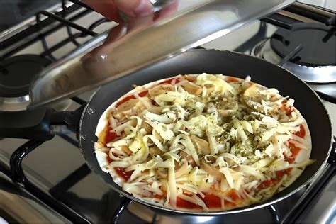 Pizza de frigideira uma receita fácil e econômica para fazer na sua casa