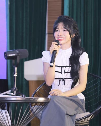 Dàn hot girl Việt Gen Z gây sốt vì vừa xinh đẹp vừa học giỏi Báo Dân trí