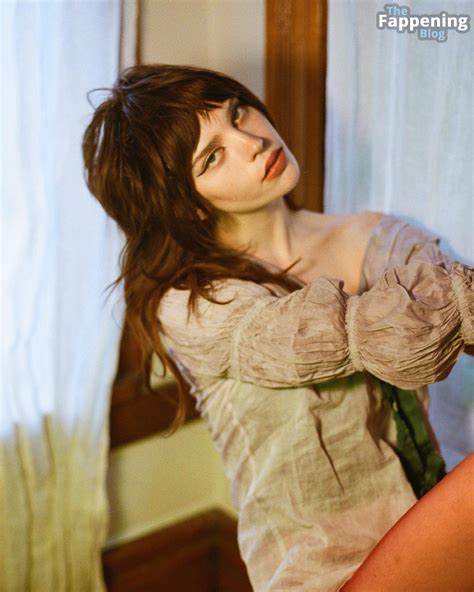 Sophie Thatcher Flashes Her Nude Tits In A New Shoot By Emma Thatcher Photos The Fappening