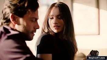 Agente De Ventas Latina Chupa Y Luego Es Follada Por Su Cliente XNXX