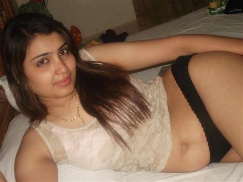 Lusty Indian Bhabhi Razia Saree Stripping Nude Indian Sex Photos
