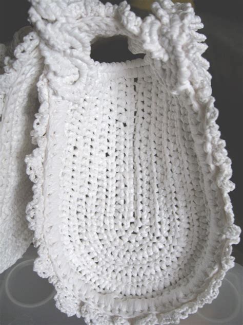 Вечерняя сумочка из полиэтиленовой пряжи