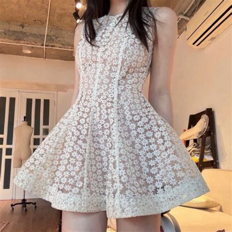 Lót hồng nude Đầm nữ thiết kế chất ren họa tiết hoa đầm nữ dáng xòe xinh xắn SUN THE DRESS