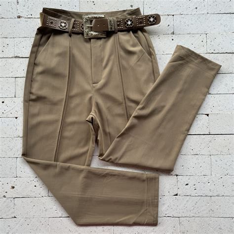 CALÇA VINCO E CINTO FIVELA APLIQUE LUXO NUDE Dondoca Moda Feminina