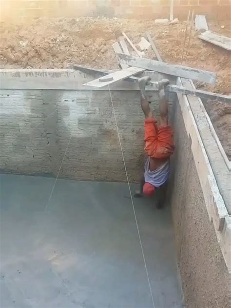 6 Aksi Kuli Bangunan Kerja Posisi Terbalik Ini Nyeleneh Atraktif Banget Hot Liputan6