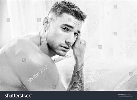 Sexy Hairy Naked Muscular Man Sixpack Foto Stock 1922925173 Shutterstock