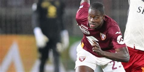 Toro Demba Seck Accusato Di Revenge Porn La Denuncia Della Ex Gazzetta Del Sud