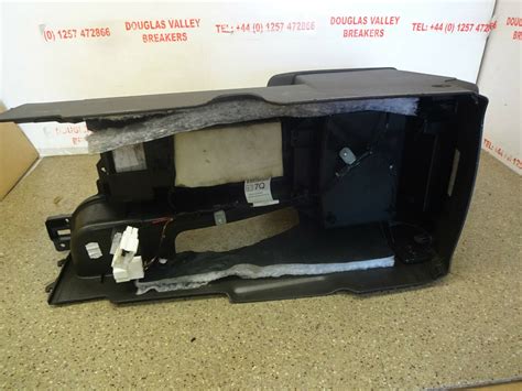 Nissan Navara D Center Console With Arm Rest Eb