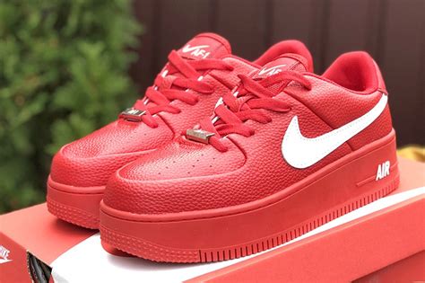Женские кроссовки Nike Air Force 1 Sage Low красные - Купить с ...