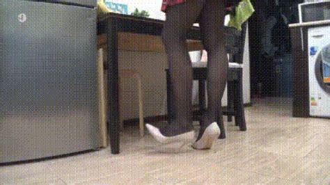 Heel And Toe Tapping In Sexy Shoes And Boots Horny And Sexy Milf Clips4sale