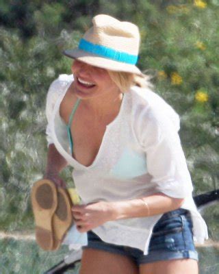 Cameron Diaz Nipple Slip On Beach Paparazzi Pictures Porn Pictures XXX Photos Sex Images
