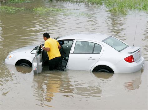 洪水で自動車が水没！車両保険で水害はいくら補償されるか？ ハロー保険のブログ｜東京海上日動の保険代理店