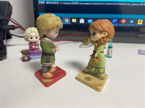 Elsa Is Happy To See Kristoff Proposing To Anna Rfrozen