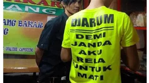 6 Tulisan Di Kaus Ini Motivasinya Nyeleneh Enggak Habis Pikir Hot Liputan6