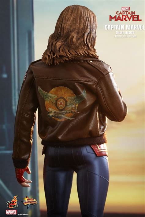 Колекційна фігура Captain Marvel deluxe Hot Toys арт 89772
