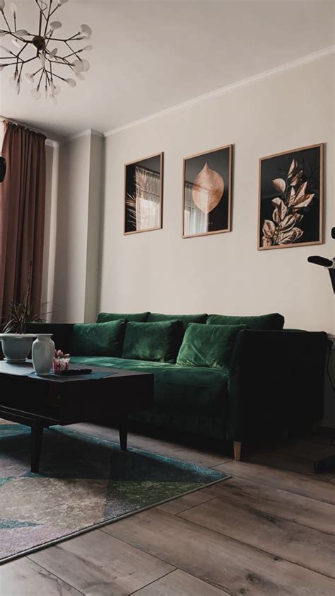 Изумрудний диван | Green couch, Interior architect, Velvet green couch