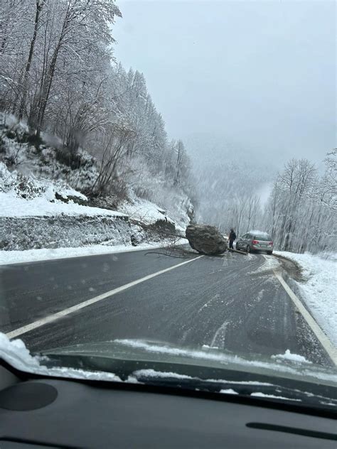 Maltempo Pioggia E Intense Nevicate Causano Frane Valanghe E Bufere