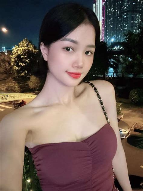 Ảnh Tiktoker Hoài Thư Trần bikini khoe vòng cực hot