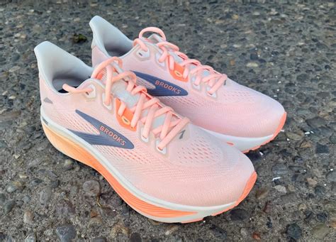 brooks ghost  review    polarizing neutral shoe