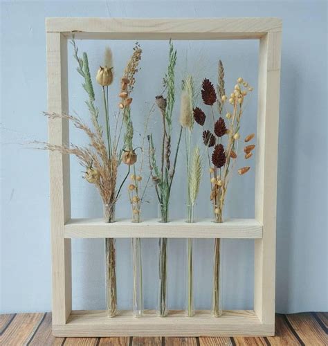 Интерьерная рамка с сухоцветами и флористическими композициями