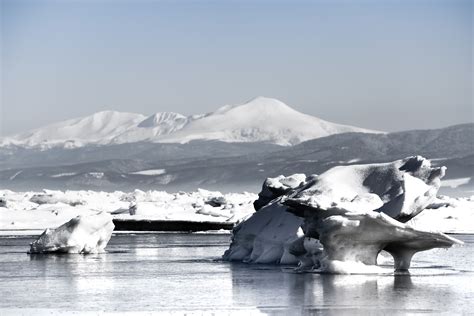 Mount Rausu and drift ice by Katsushi Matsuzaki / 500px