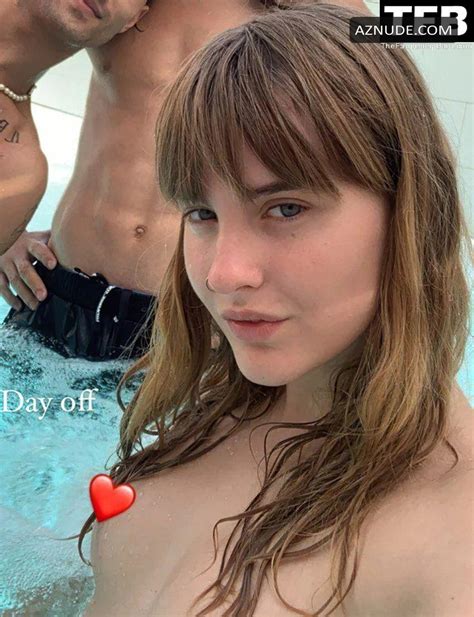 Victoria De Angelis Nude And Sexy Photos Collection AZNude