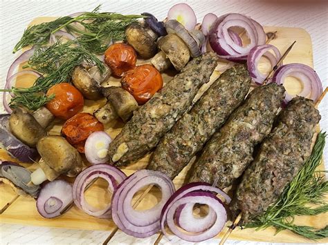 Люля кебаб в духовке - пошаговый рецепт с фото (8197 просмотров)