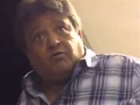 G Vídeo mostra médico tentando pagar bebidas antes de xingar casal gay notícias em Goiás