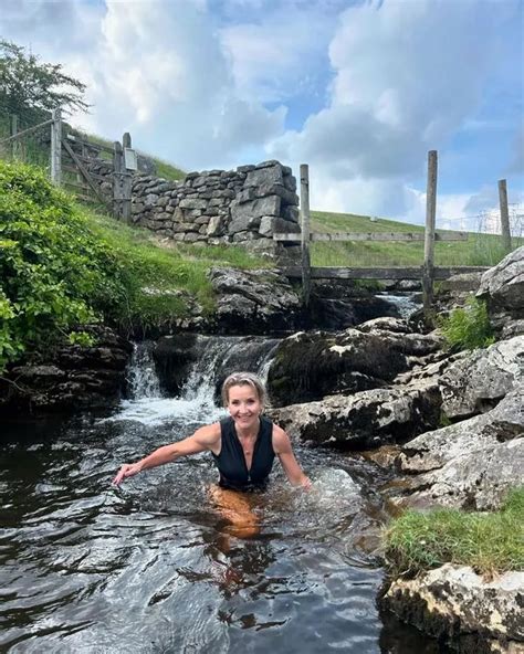 Helen Skelton Strips To Skimpy Bikini And Shows Off Dazzling Figure On Holiday Daily Star